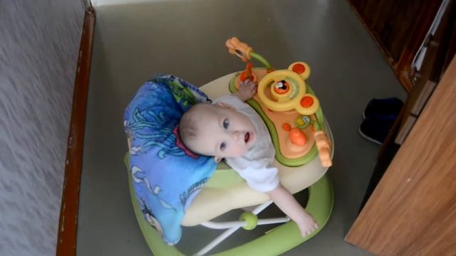 Ребенок 8 месяцев в ходунках гебле смотреть онлайн
