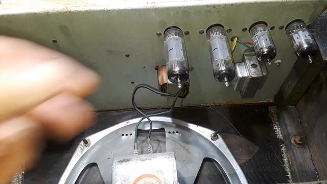 Gibson "Skylark" Amp Restoration P1 - brought to you by Solderstick смотреть онлайн