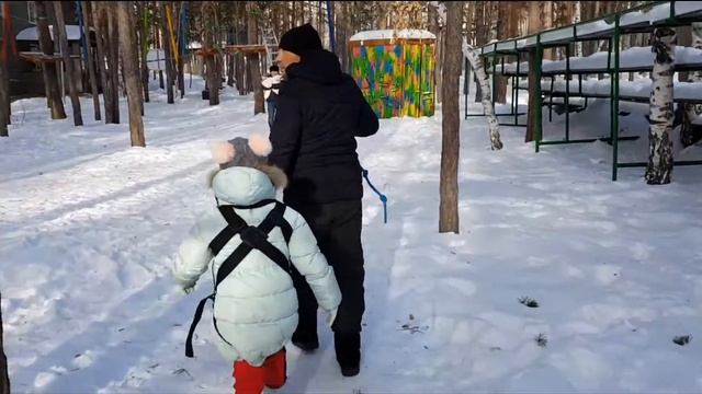 Боровое отдых в Дискавери. Кормим белку, кататься с тарзанки зимой. смотреть онлайн