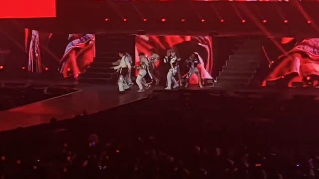 Build danced cover MOMMAE - Jay Park | KinnPorsche World Tour D2 смотреть онлайн