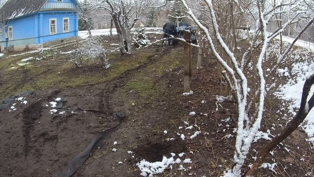 Хотел вынуть столбы, а пришлось вынимать трактор. смотреть онлайн