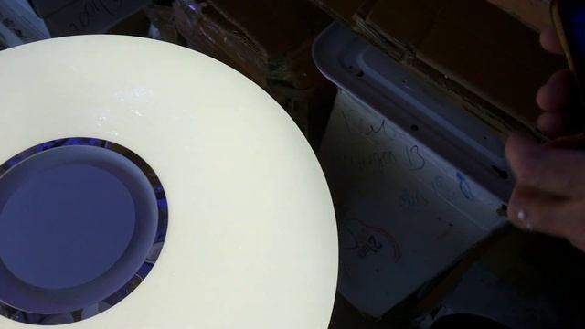 КАК ПОДКЛЮЧИТЬ ТЕЛЕФОН К ЛЮСТРЕ СВЕТИЛЬНИКУ! смотреть онлайн