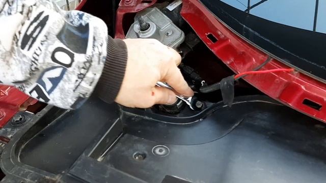 Как добраться до аккумулятора Ford Escape, Kuga. смотреть онлайн