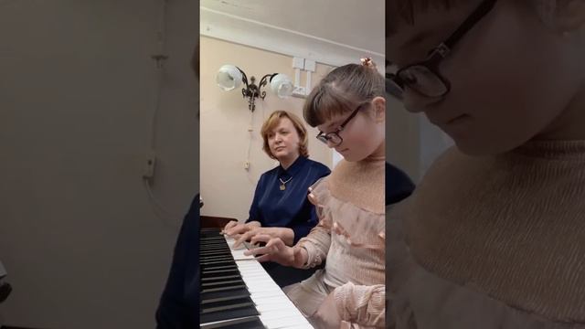 Ланцова Виктория, учитель-ученик ДМШ4 Г.Гладков «Песенка Львенка и Черепахи» смотреть онлайн