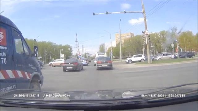 15 05 2015 Не работает светофор на Б Гагарина Старцева смотреть онлайн