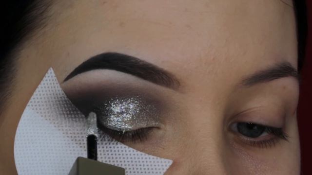 5 Minute Glitter Eye Makeup | Easiest Glitter Look Ever!!