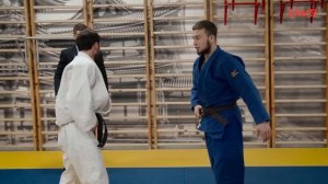 Дзюдоист против Каратиста