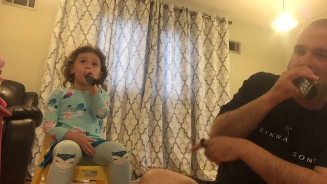 Отец с дочкой Поют - песню Шевчука смотреть онлайн