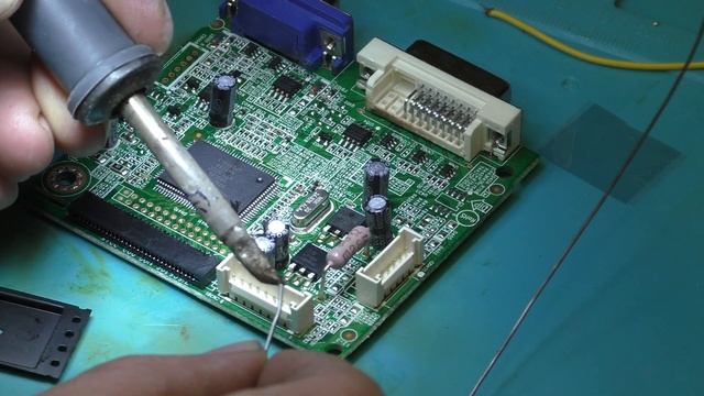 Артефакты и "кракозябры" на мониторе Philips. Лечим смотреть онлайн
