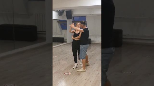 Бачата. Сергей и Марина. Школа SalsaSocial смотреть онлайн