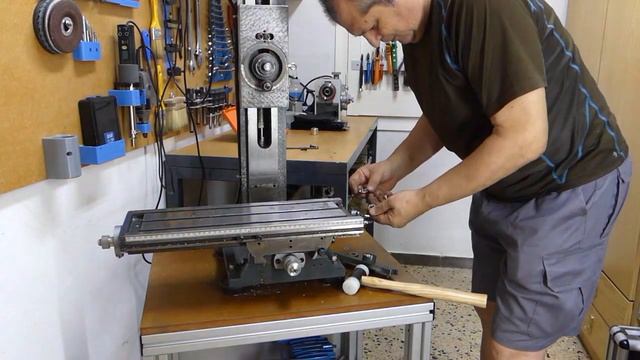 Desmontando fresadora Optimum BF20 смотреть онлайн