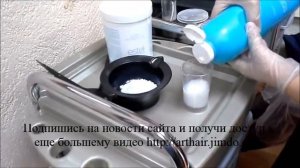 Смешиваем порошок для обесцвечивания волос