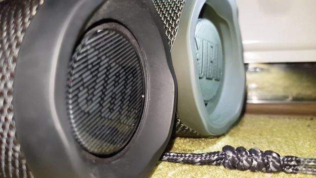 JBL Charge 4 VS JBL Flip 4 - MOONLIGHT смотреть онлайн