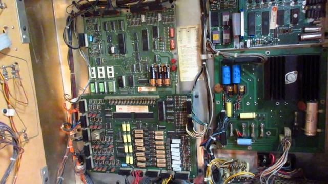 Williams ALIEN POKER Pinball Machine Boot Up смотреть онлайн