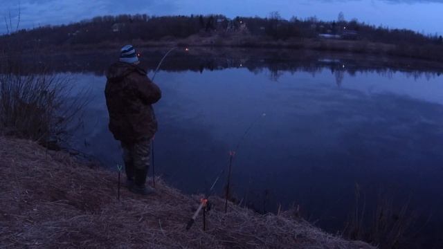 р.Луга . Весенняя рыбалка на СЫРТЬ. ВИМБА. смотреть онлайн