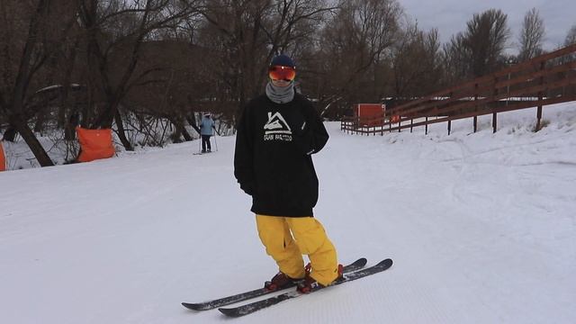 Как прыгать на горных лыжах из стойки спиной вперед ( Свич) . how to zero spin on skis смотреть онлайн