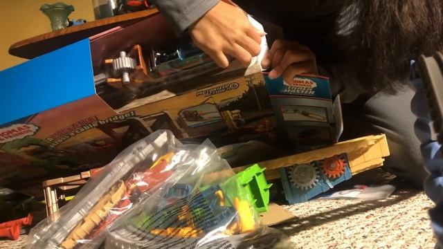 Christmas Gifts: Trackmaster Scrapyard Escape Set Unboxing смотреть онлайн