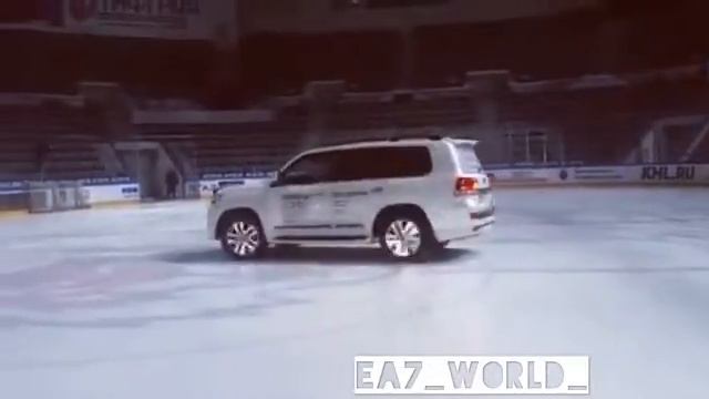 Land Cruser 200 на ледовой арене смотреть онлайн
