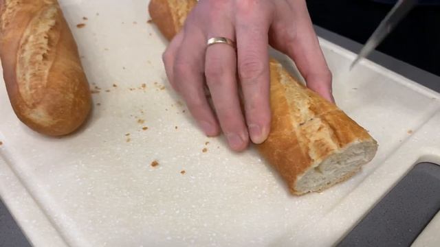 Быстрая домашняя Закуска. Багет с сыром и беконом в Духовке смотреть онлайн