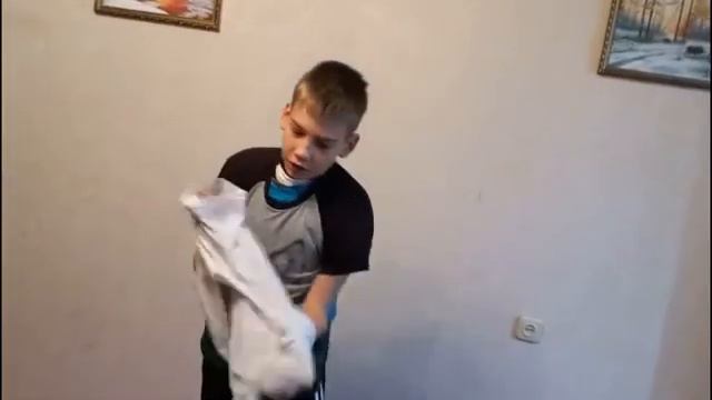 Сколько можно одеть на себя футболок смотреть онлайн