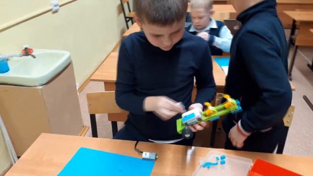 СОШ №4 Собираем сани Деда Мороза смотреть онлайн