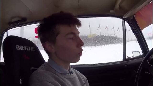 ДРИФТ на ЖИГУЛИ от ДЕВОЧКИ в 15 лет. Закрыли зимний сезон. Последний снег смотреть онлайн