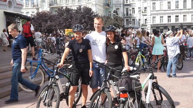 Велопарад девушек #KyivCycleChic смотреть онлайн