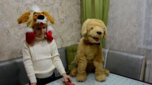 Игрушки hasbro. Собака Бисквит выполняет любые команды.