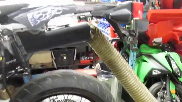 SUZUKI DRZ-400 SM 2011 G0072 смотреть онлайн