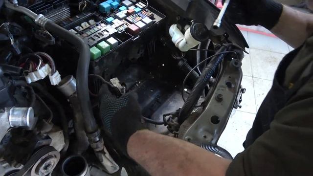 Разборка Toyota Land Cruiser 200 (Тойота Ленд Крузер 200). Снимаем двигатель смотреть онлайн