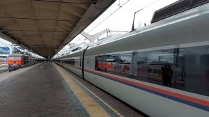 [РЖД] Высокоскоростной поезд №748 «Невский экспресс» Москва - Санкт-Петербург перед отправлением.