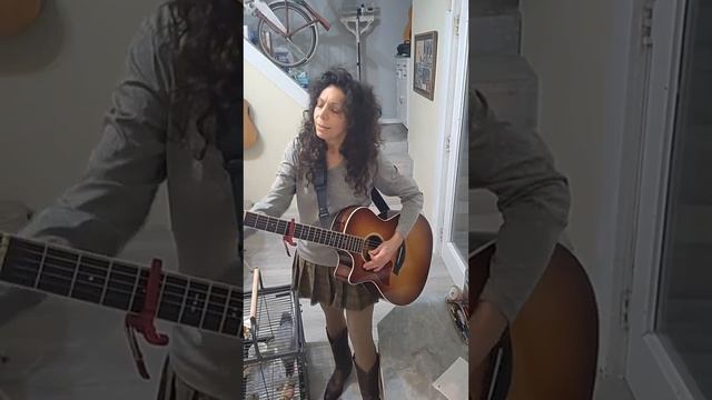 Silver caged 4 own safety @kimfeilgood Beatles, Annie Lennox & Originals смотреть онлайн