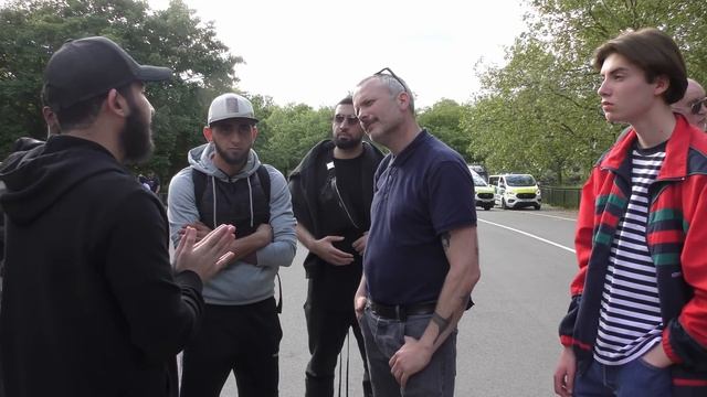 HE CAME FROM FAR TO MEET MUHAMMED ALI SPEAKERS CORNER смотреть онлайн