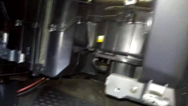 Замена фильтра салона Шевроле Авео Т 200 2006 г. смотреть онлайн