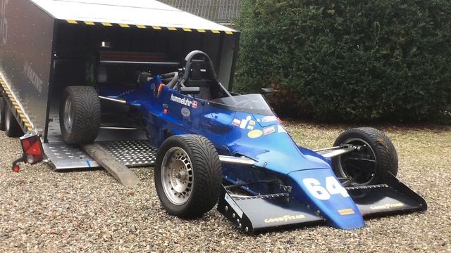 We picked up a Van Diemen RF 85 смотреть онлайн