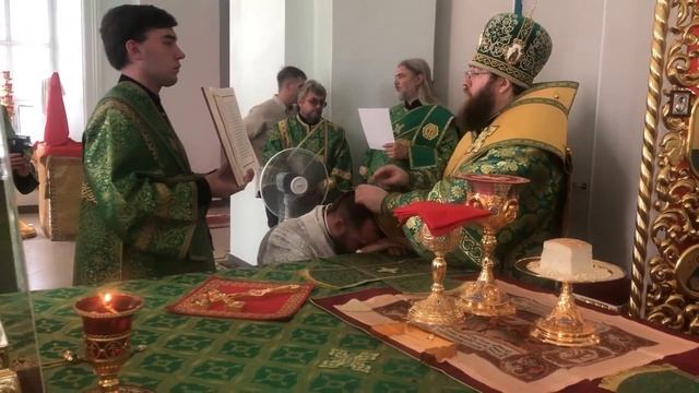 Митрополит Игнатий рукоположил в сан диакона иподиакона Павла Тараканова. смотреть онлайн