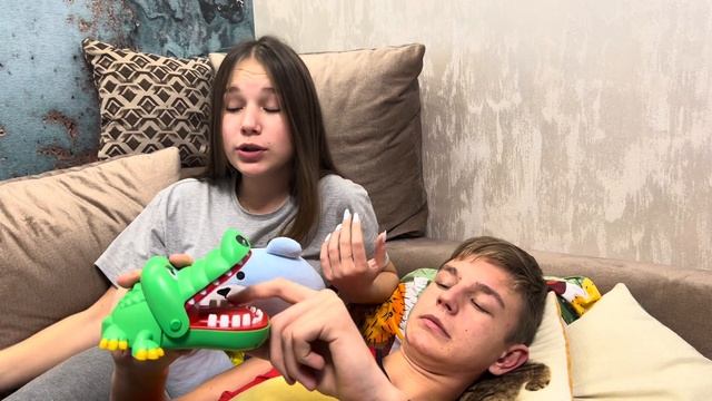Пробрались в квартиру Валентины Ивановны! смотреть онлайн