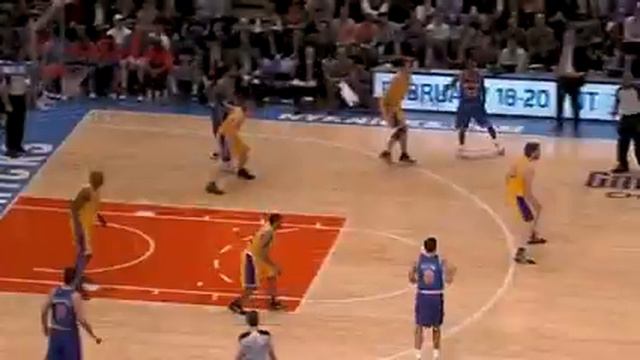 Shannon Brown Vicious Dunk - Lakers vs Knicks (02.11.11) смотреть онлайн
