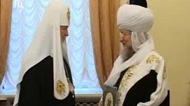 Талгат Таджуддин целует руку Патриарху смотреть онлайн