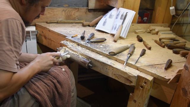 Видео пособие по резьбе. Курочки в корзинке. Литература. Зарубка задолбка, фаски, описка.Курс резьб смотреть онлайн