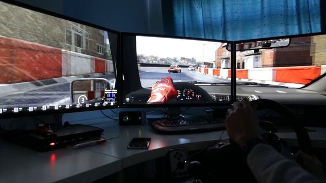 Assetto Corsa - 3 x 32" monitor test смотреть онлайн