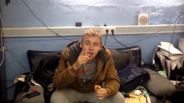 Игоряша пожирает Австрийский сэндвич