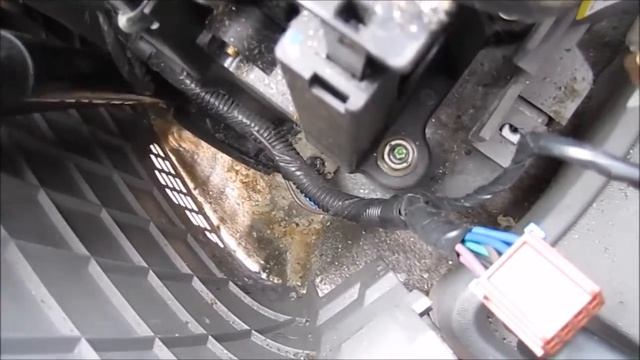 Saturn Vue Console Removal And Cleaning Decay Under Covers смотреть онлайн