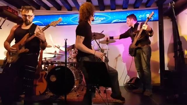 solo am i ever gonna change extreme cover live by N4 extreme tribute extreme смотреть онлайн