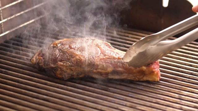 How to Grill the Perfect Steak | Weber Genesis II Gas Grill | BBQGuys Recipe смотреть онлайн