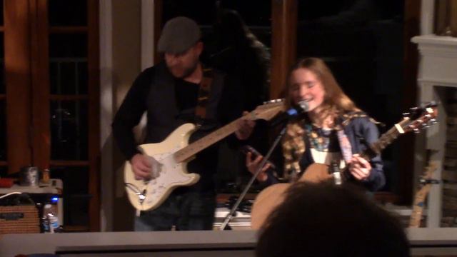 'Jolene' sung by Ada Trece accompanied by Mike Gibson. смотреть онлайн