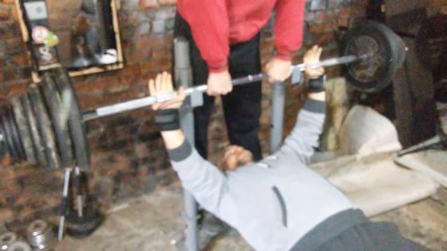 Жим лёжа 130 кг. в гараже.мой вес 81 кг. смотреть онлайн