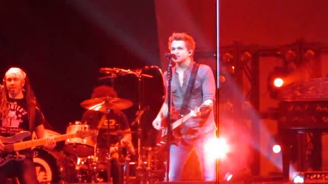 Light Me Up - Hunter Hayes LIVE 12/21/12 смотреть онлайн