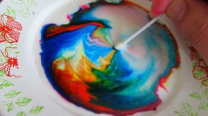 Опыт с молоком - Радуга на молоке ?? Опыты по химии ➄