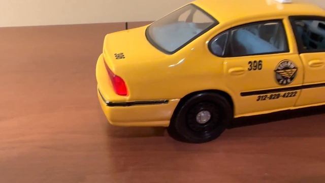 Maisto 2000 Chevrolet Impala Chicago Taxi Unboxing and Review (Scale 1/24) смотреть онлайн